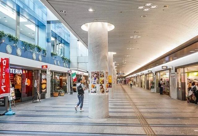 游客都去逛百货商店了,日本人自己去了这里