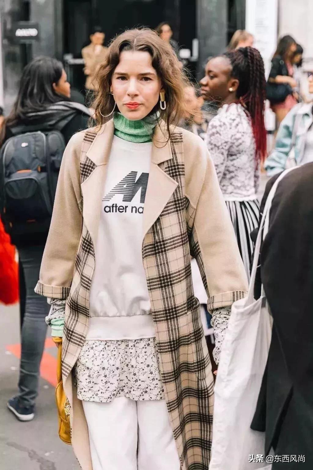 卫衣里面穿高领打底衫,高领卫衣加绒的穿搭