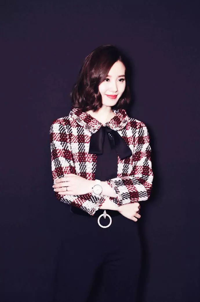 刘诗诗产后复出粉色礼服,刘诗诗亮相身形消瘦