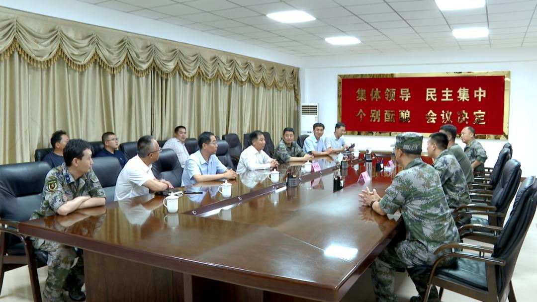 鹿泉区委书记督导驻鹿监狱部队周边整治工作