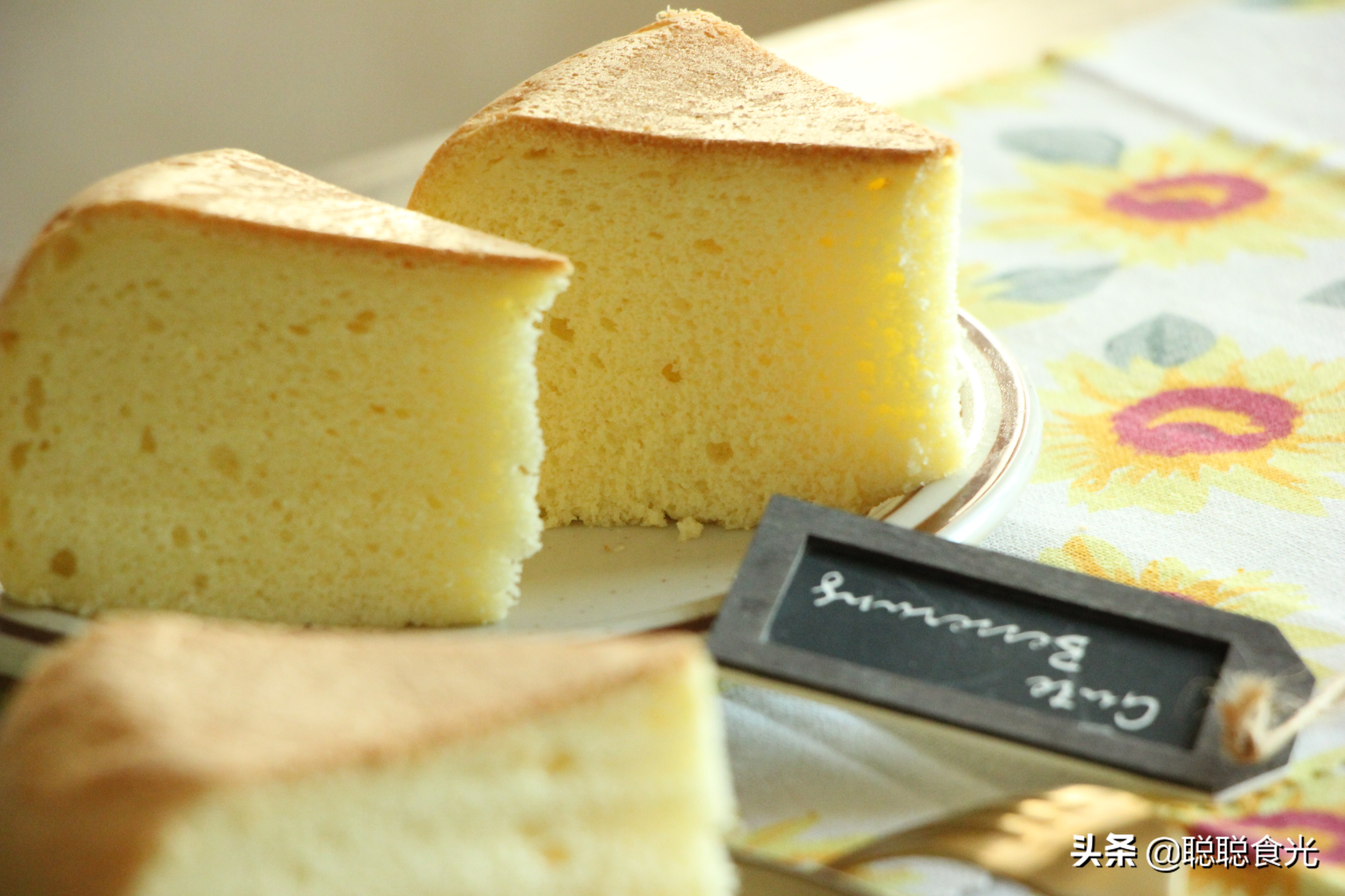 用电饭锅鸡蛋做蛋糕最简单的过程,只用鸡蛋和面粉用电饭锅做蛋糕
