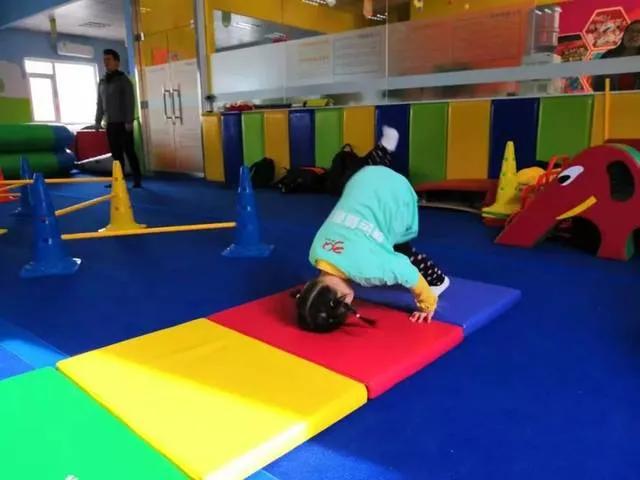 9岁儿童自闭症家庭干预方法,自闭症儿童干预成功案例