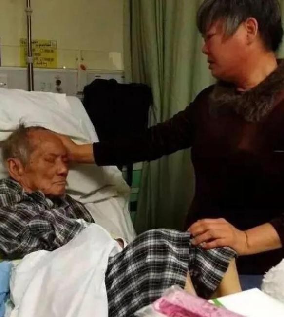 容忍妻子出轨，屡遭背叛却不离婚，黄日华才是真男人