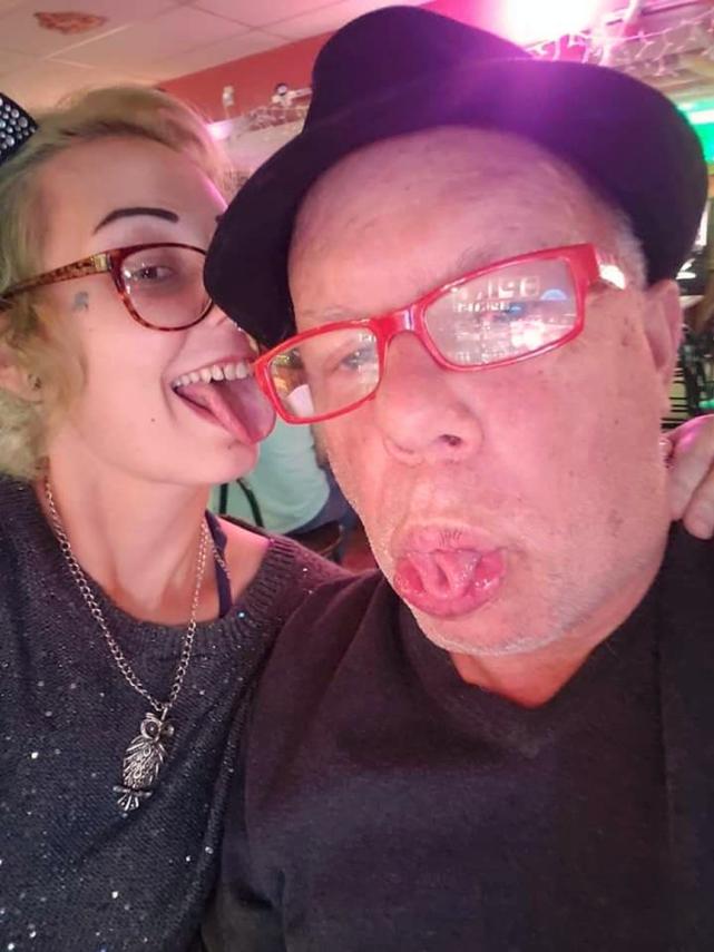 鑻卞浗濂冲鐖变笂鍥涘窛灏忎紮,鑻卞浗濂冲鐖变笂涓浗鐢蜂汉