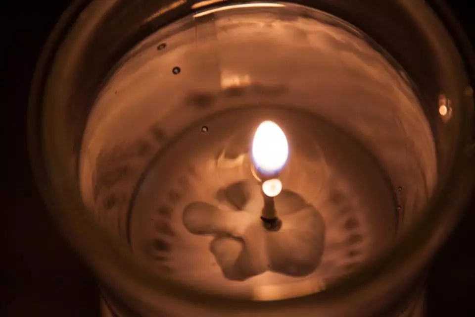 蜡烛、*袜丝**、痒痒挠...乐队们的清奇周边