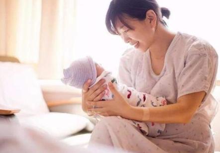 宝宝长牙后吃奶咬乳头,五个月宝宝吃奶时爱咬乳头