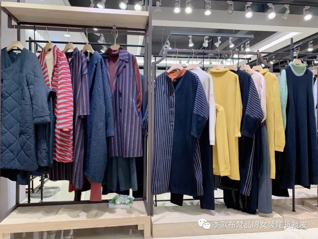 墨曲毛呢外套尾货批发,墨曲女装在哪个网能买到