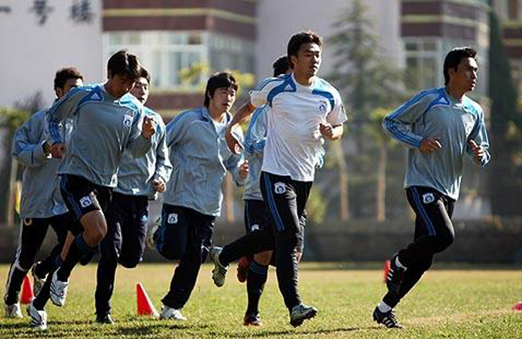 一方引内援如此费劲？二赵最好全拿下！于汉超一张旧照引球迷猜想