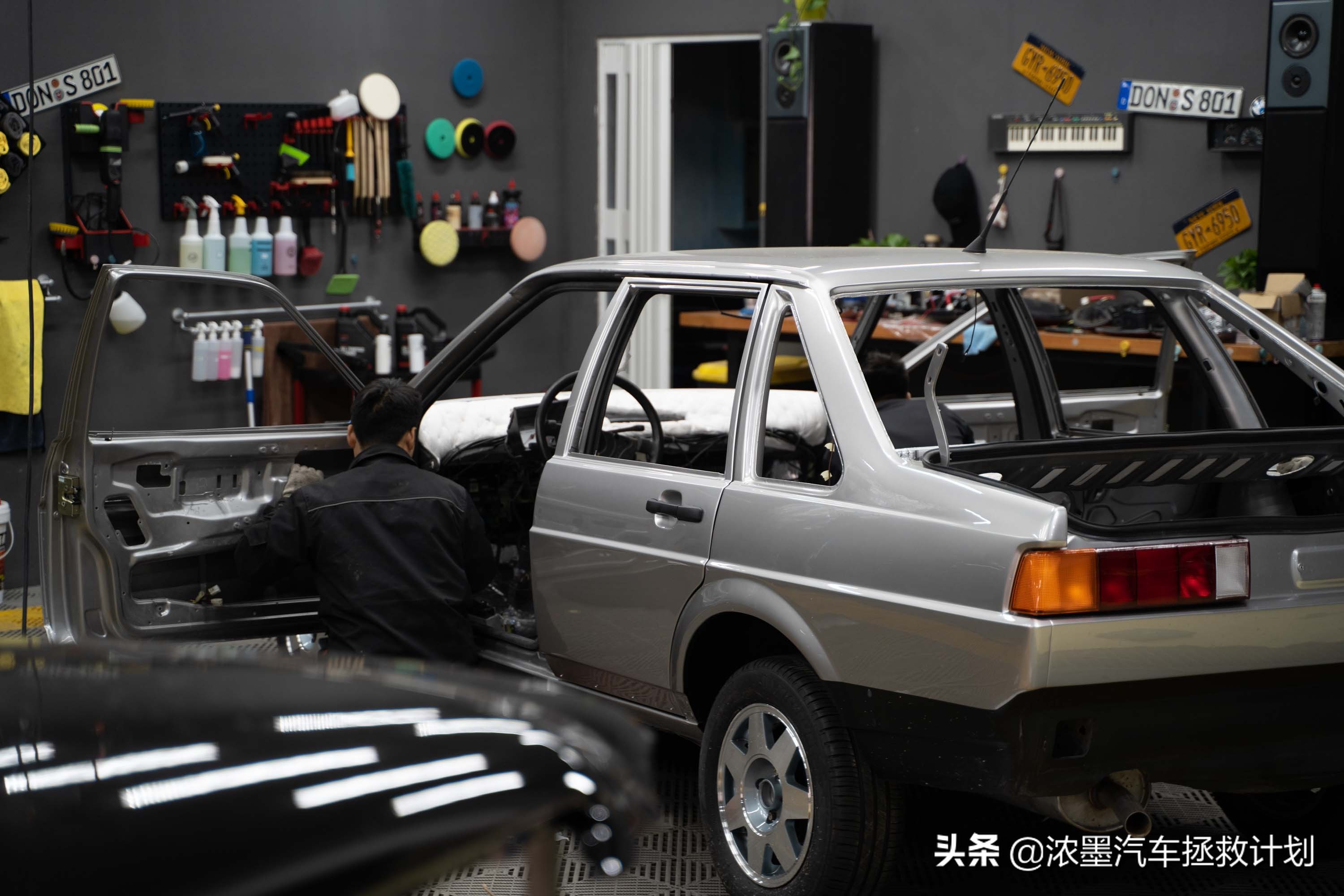 「妙手生花」重建一台战损级桑塔纳，带给它历经千般后的华丽重生