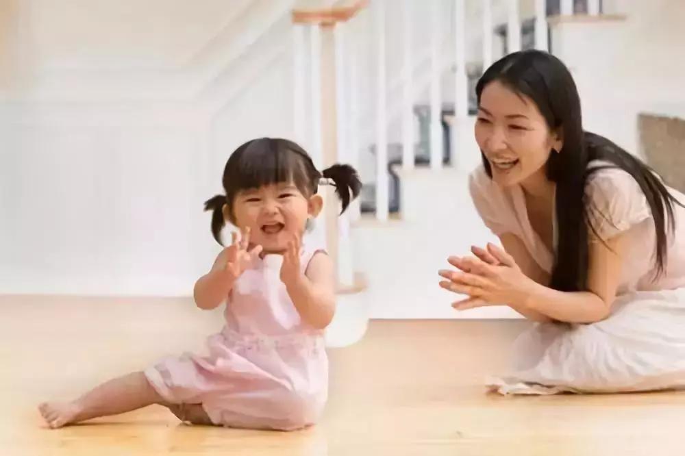 孩子左撇子需要纠正？你如何对待此问题，决定孩子如何面对人生