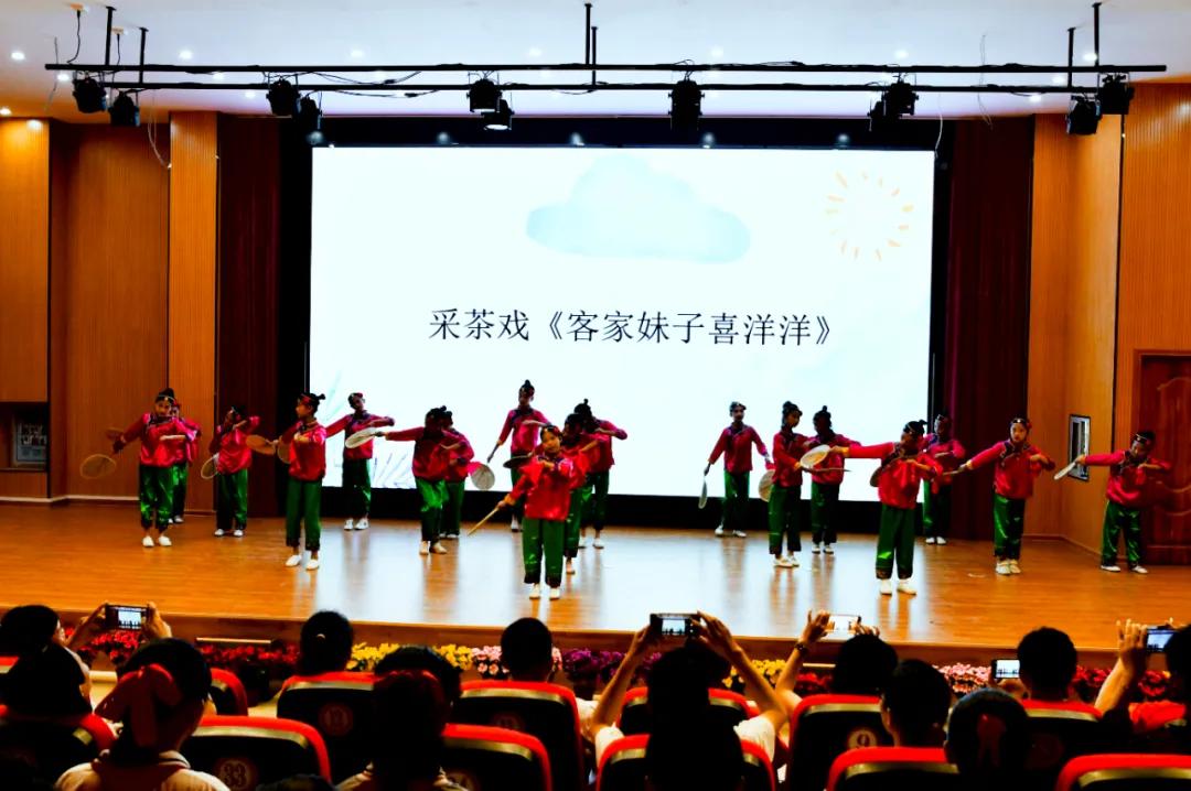 儿童庆祝建党100周年文艺汇演,庆祝建党百年文艺演出儿童合唱