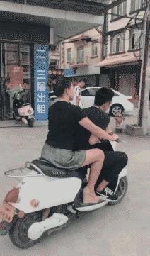 爆笑gif为了我的八块腹肌拼了,成年人幽默搞笑gif图片带字