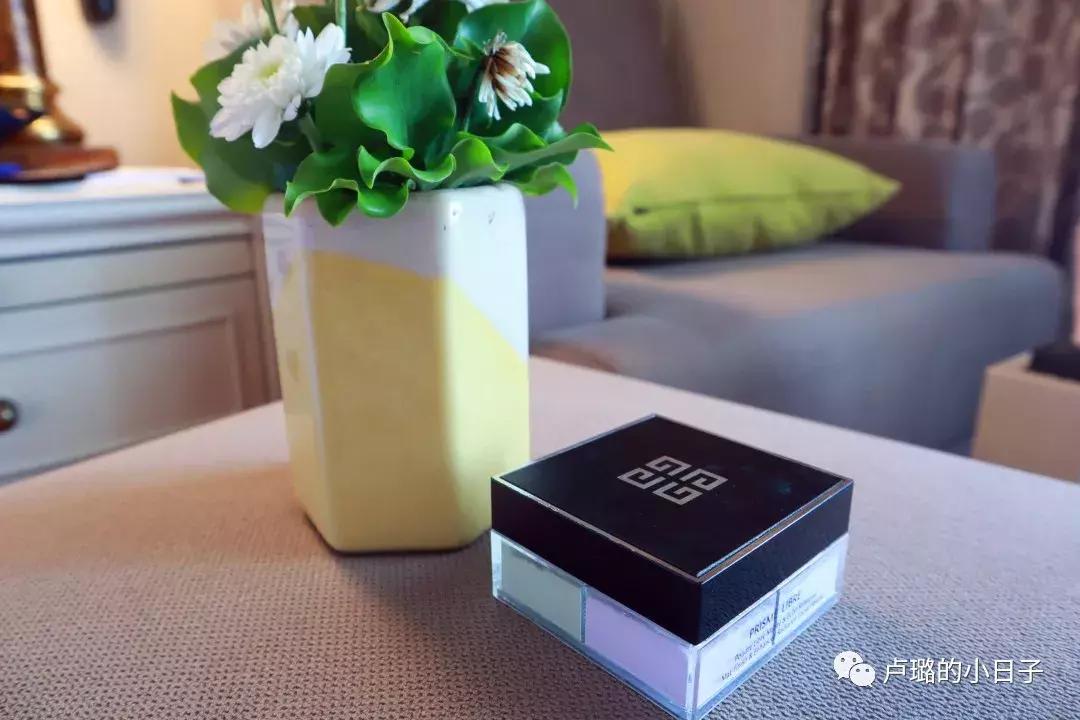 短期旅行必备化妆包是什么,出门手提袋便携女时尚化妆包