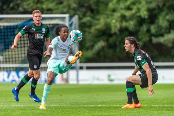 曼联外租小将归化,曼联租借小将中后卫