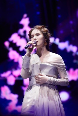 韩国第一OST女王靠歌曲版权成小富婆网友：门口缺石狮子吗？