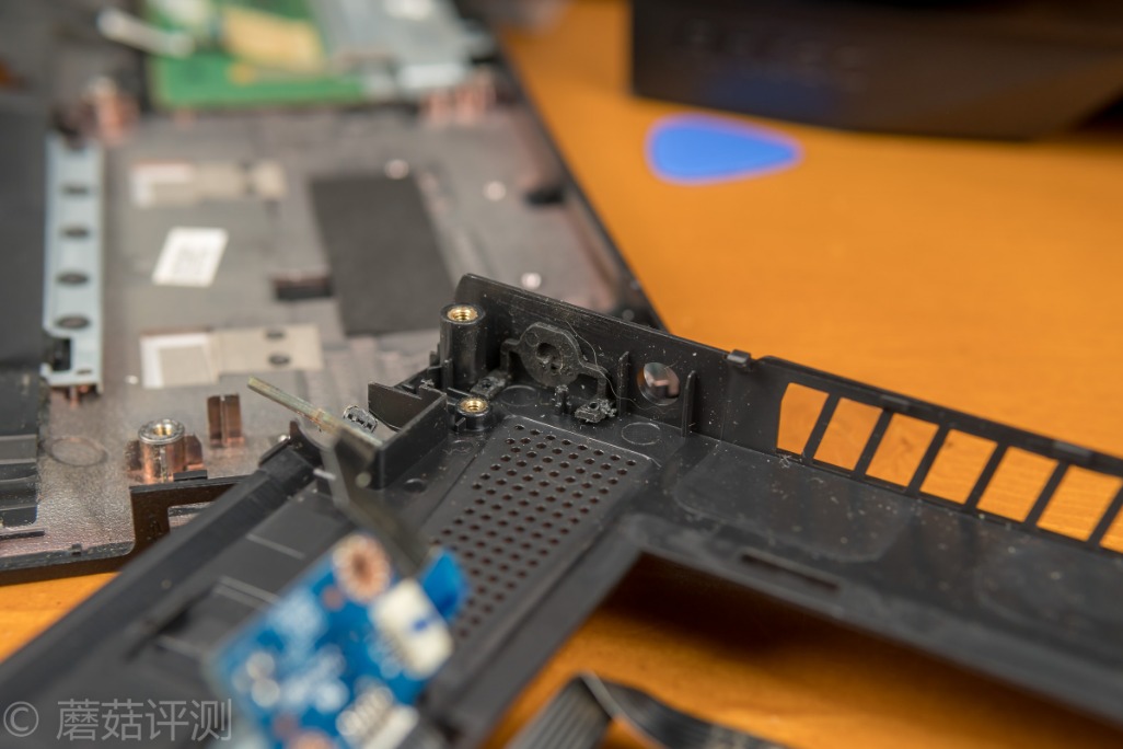 转轴断了维修多少钱,联想y400转轴