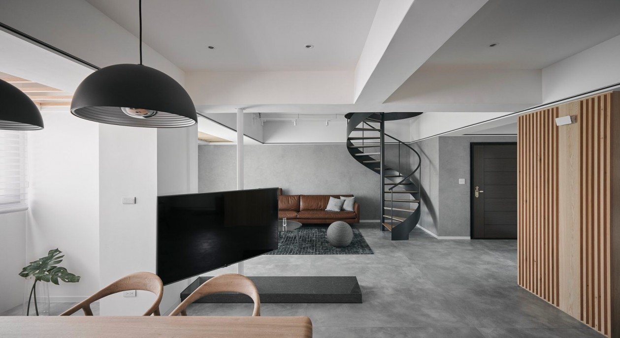 200㎡简约水泥系楼中楼，掇拾30年老宅融洽光景！原木家具