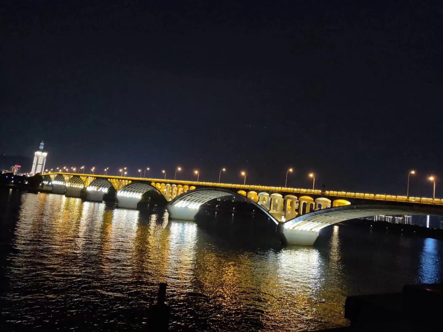 久违了，喧闹的长沙之夜