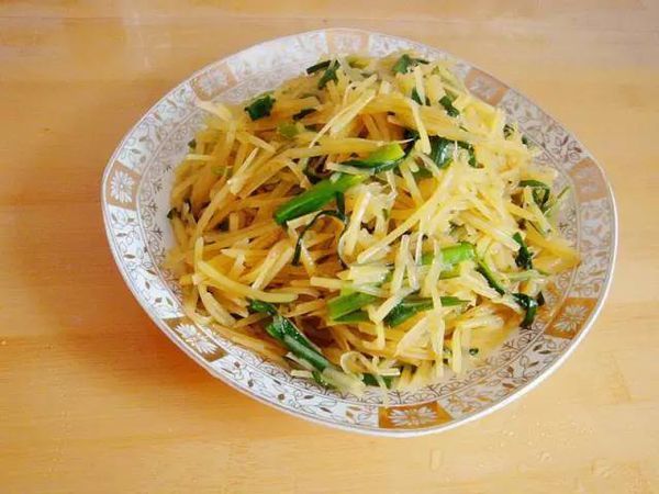 韭菜炒鸡蛋家常做法第一美食,韭菜鸡蛋虾仁饺子馅家常做法视频