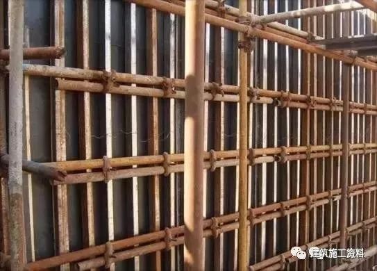 地下室模板施工技术交底,幕墙施工技术交底模板