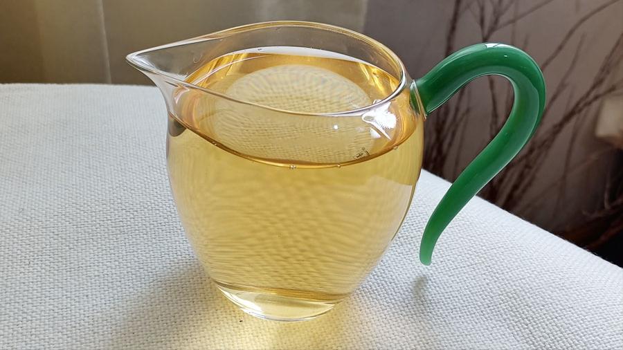 喝茶喉咙甜怎么回事,喝茶喉咙发紧