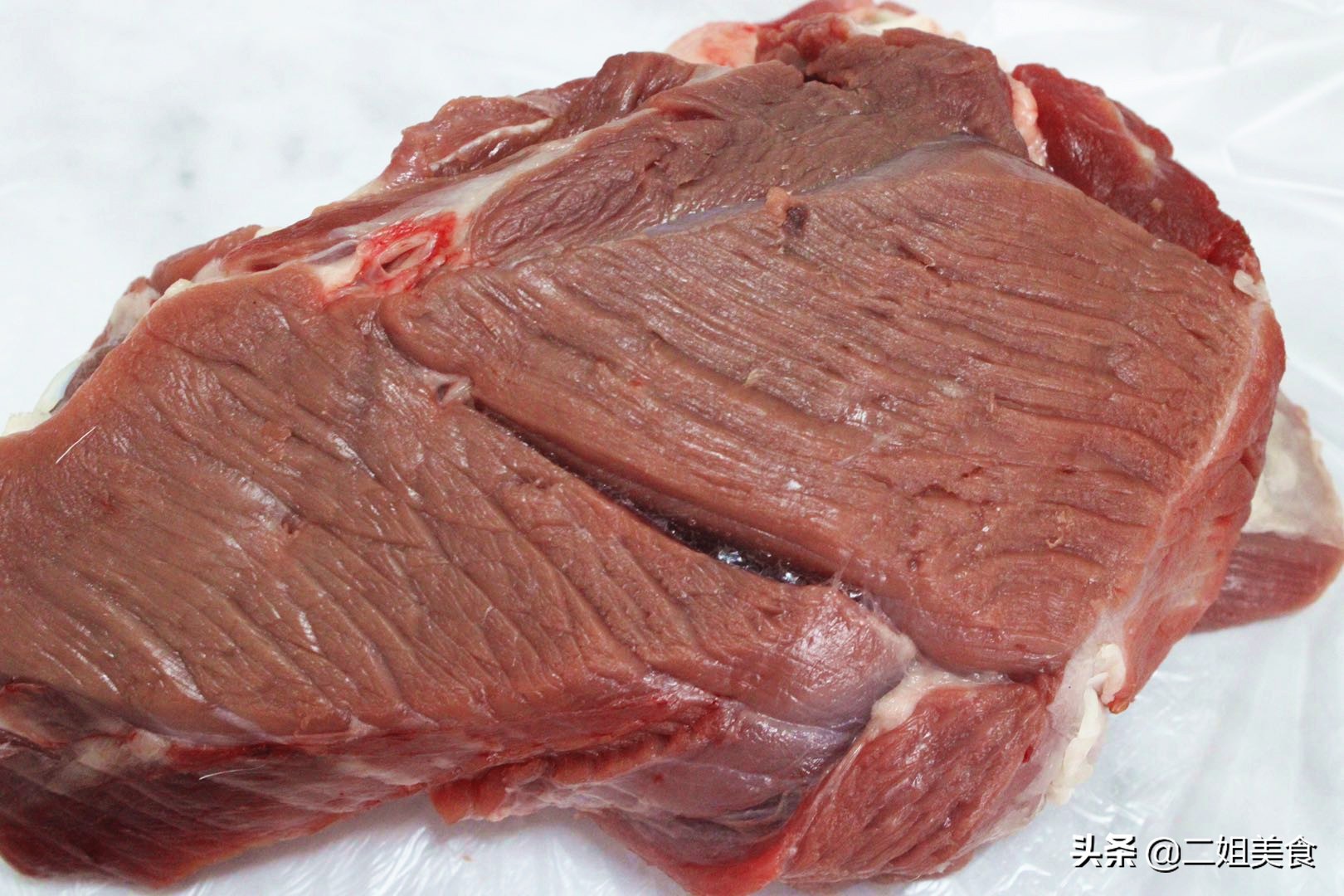 羊肉绵羊膻味大还是山羊膻味大,绵羊山羊的区别哪个膻味大