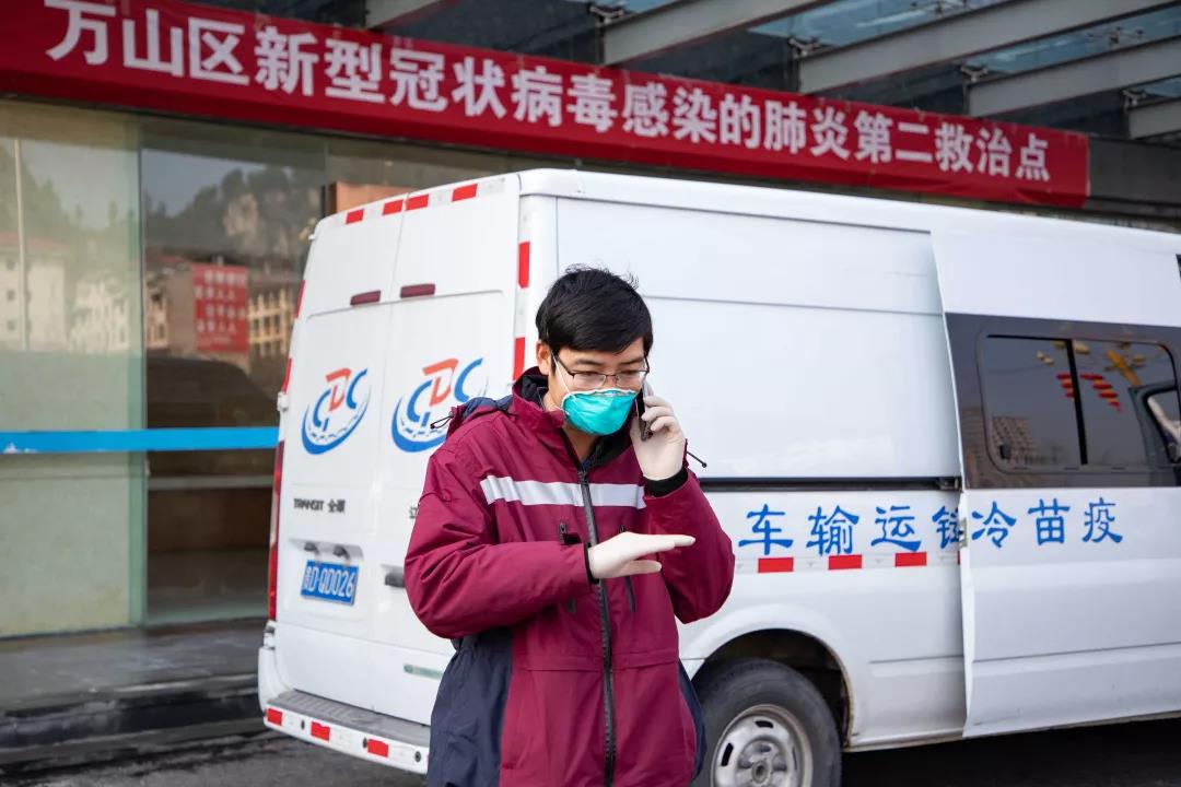 一线党旗红疫情防控,共同战疫让党旗在疫情防控一线