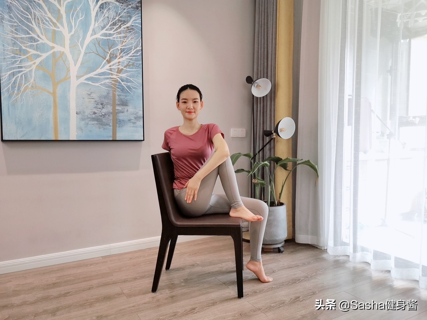坐凳子办公的瑜伽体式,办公室椅子瑜伽练习