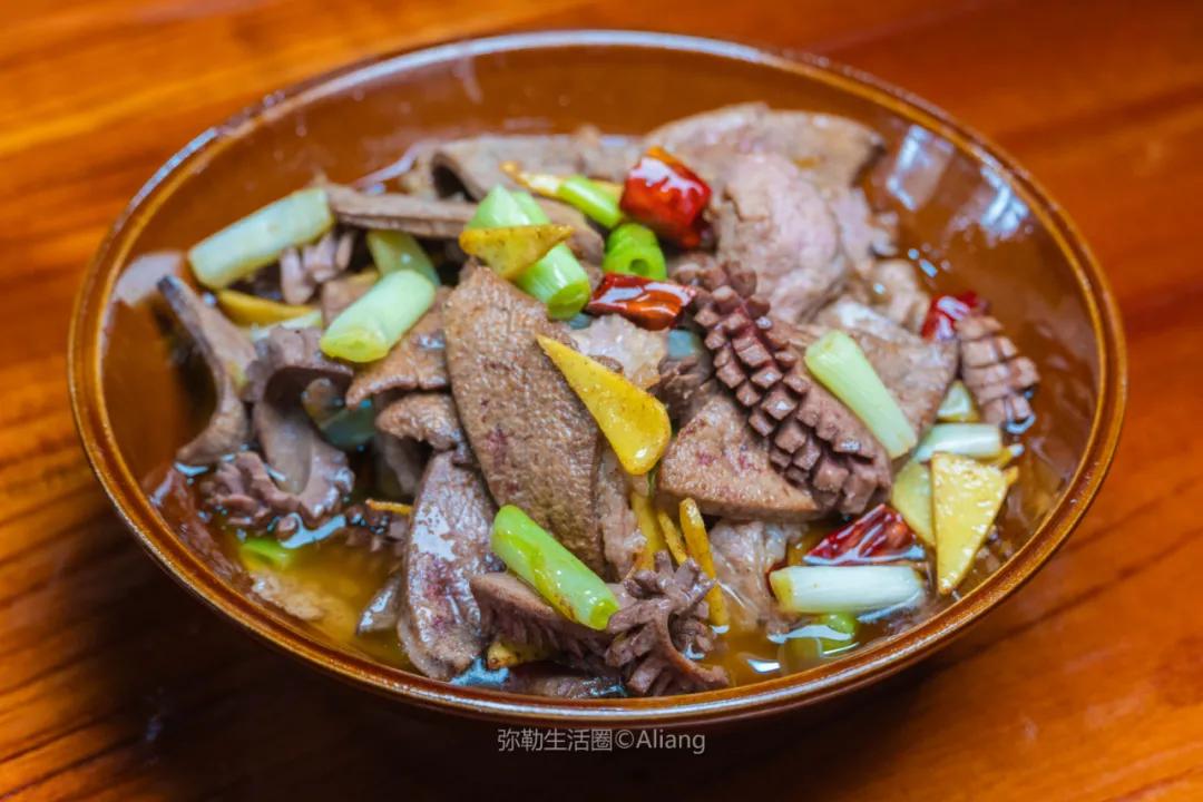 弥勒97年历史的老饭店，传了四代人，穿开裆裤小娃吃成了老头