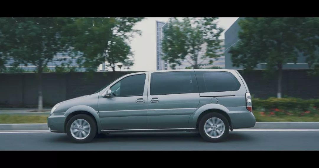 2004年二手别克gl8商务车报价,2010款别克gl8陆尊二手多少钱