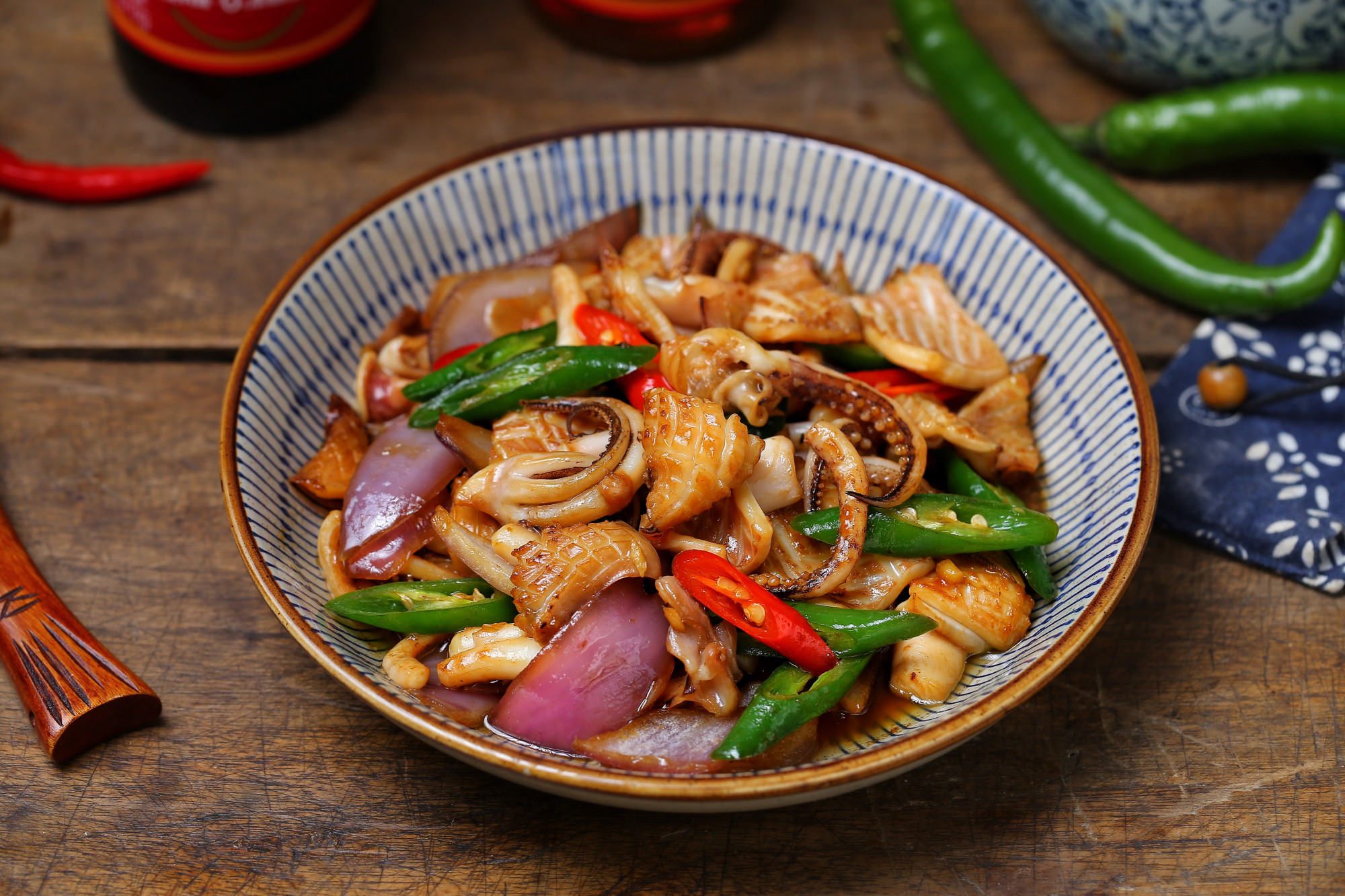 经典菜品爆炒鱿鱼好吃到爆棚,怎么样爆炒鱿鱼鲜嫩好吃川味的