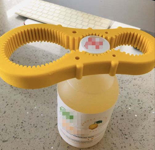 女生拧不开瓶盖暗示什么,有些女生真的拧不开瓶盖吗