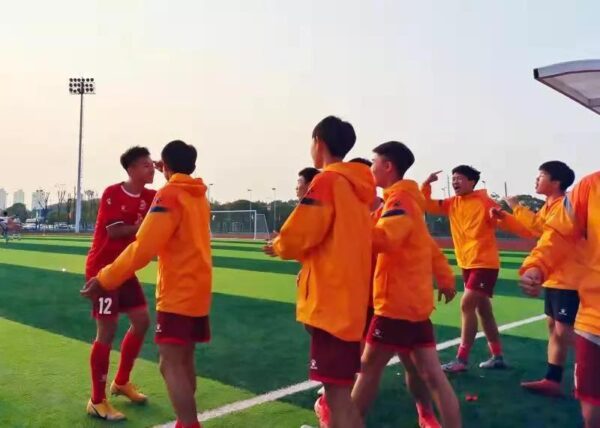 湘潭市足球比赛冠军,湘潭凤凰初级中学九年级风采大赛