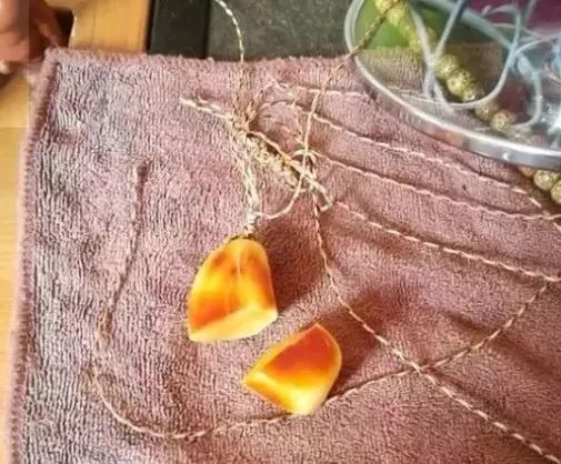 蜜蜡首饰十大克星,佩戴蜜蜡的注意事项