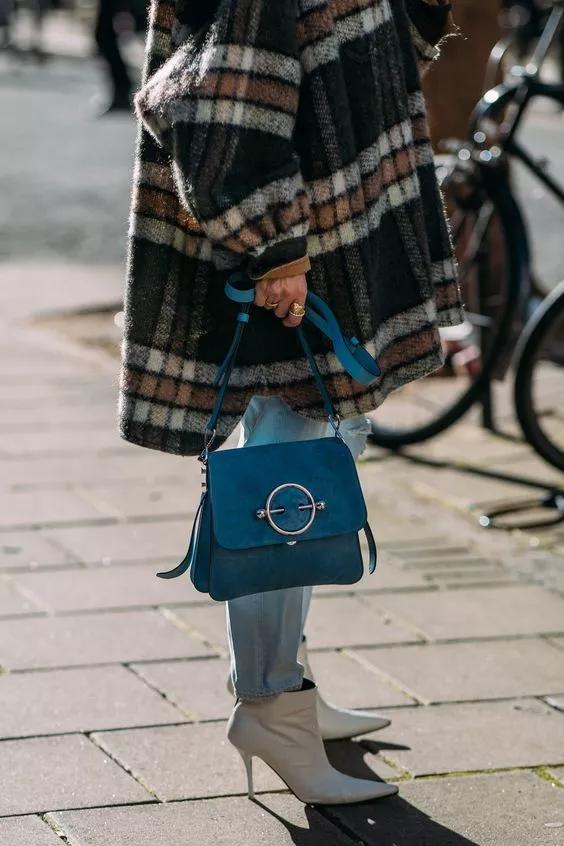 女孩子需不需要一个贵的包,女人一般买什么价位的包