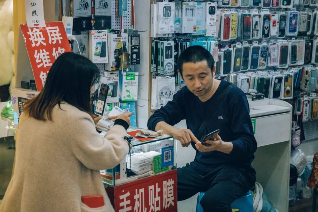 鍗楀潽鍦颁笅璐墿澶╁爞,鍦颁笅鍟嗗満閲嶅簡琚仐蹇樼殑璐墿澶╁爞