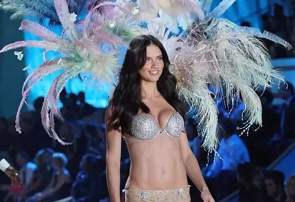 利马超模近期走秀身材,超模利马走台