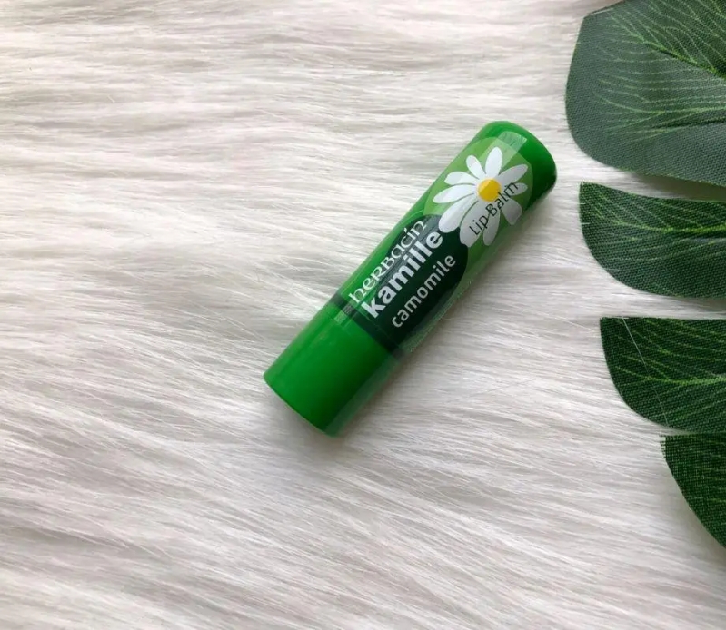 5款实力派润唇膏盘点,小甘菊和凡士林唇膏哪个好