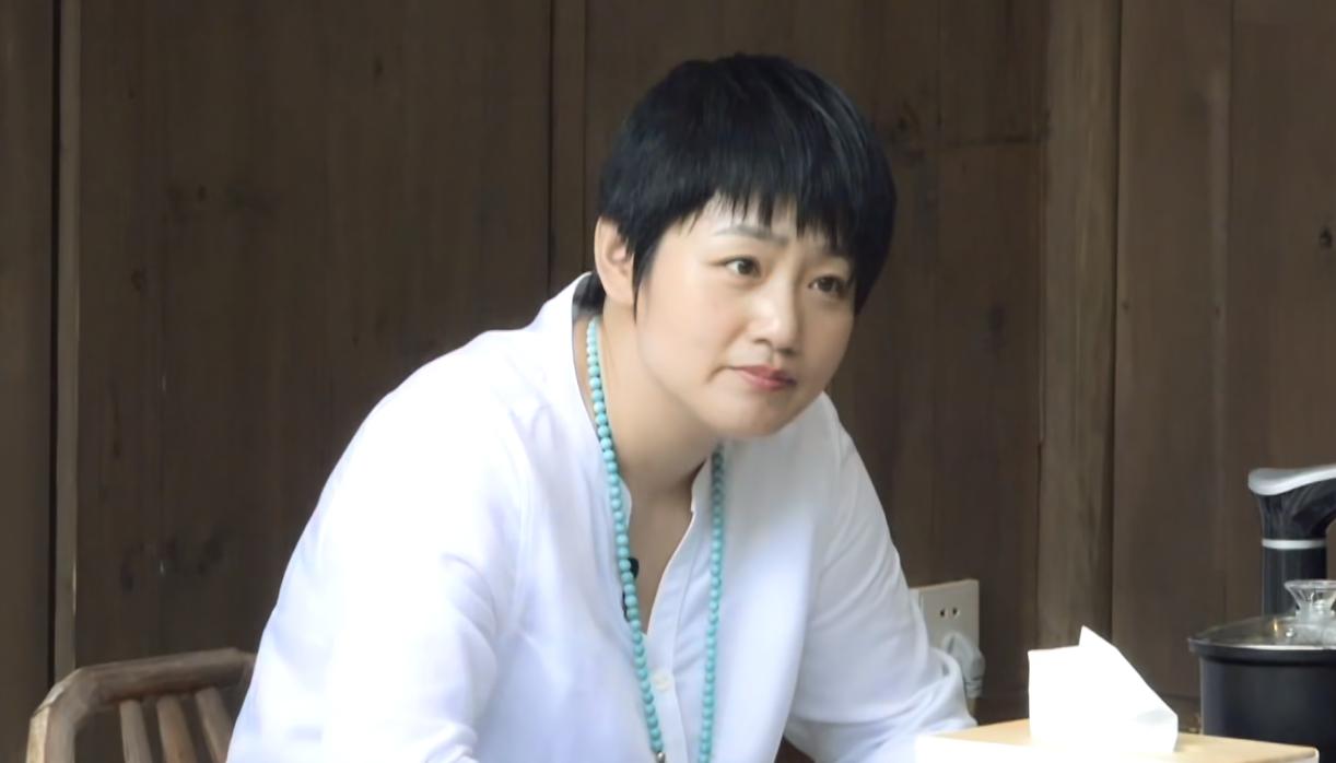 20岁嫁给于谦,做了20年的全职太太,大哥背后的女人真苦