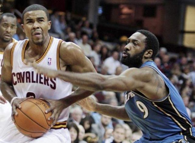 NBA球星酷爱买彩票，给了乞丐5美元之后，自己却中了30万美元