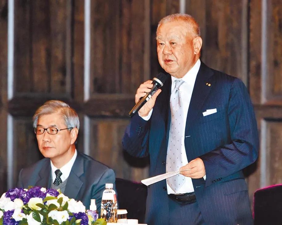 台湾工商大佬许胜雄的47岁独子接班，先到40年电源老厂挑大梁