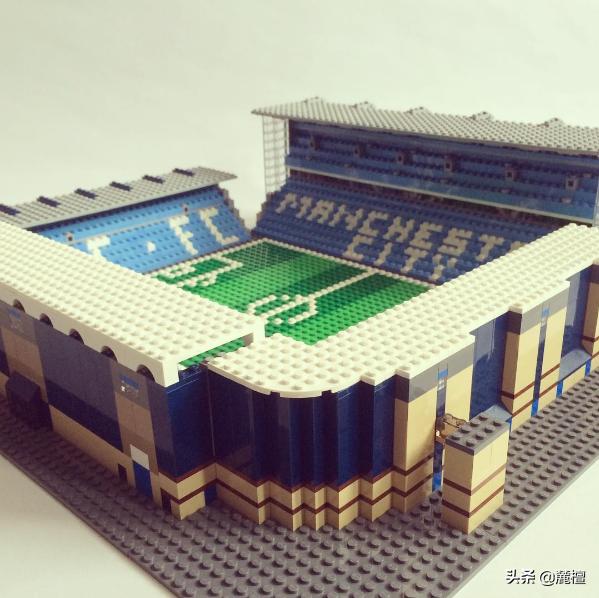 乐高曼联老特拉福德足球场,用积木拼足球球场