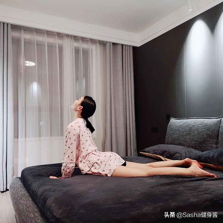 练好下犬式，释放压力，消除背部疼痛