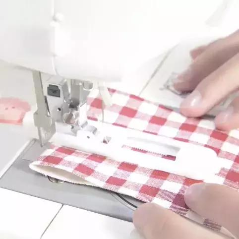 压脚线迹,隐藏线迹用什么压脚