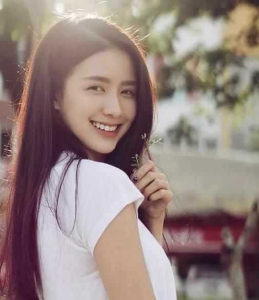 秦牛正威都没有忘动作，SNH宋昕冉直拍居然忘动作，足足停顿20秒