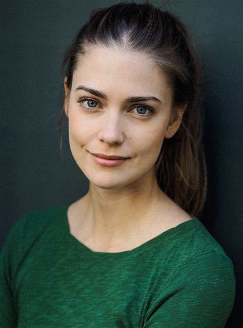 风情万种的日耳曼美女，迷人性感，身材高挑，秀色可餐，热辣无比