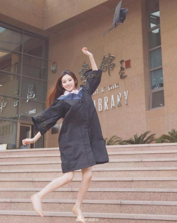 央视美女马凡舒资料,央视第一美人马凡舒工作照