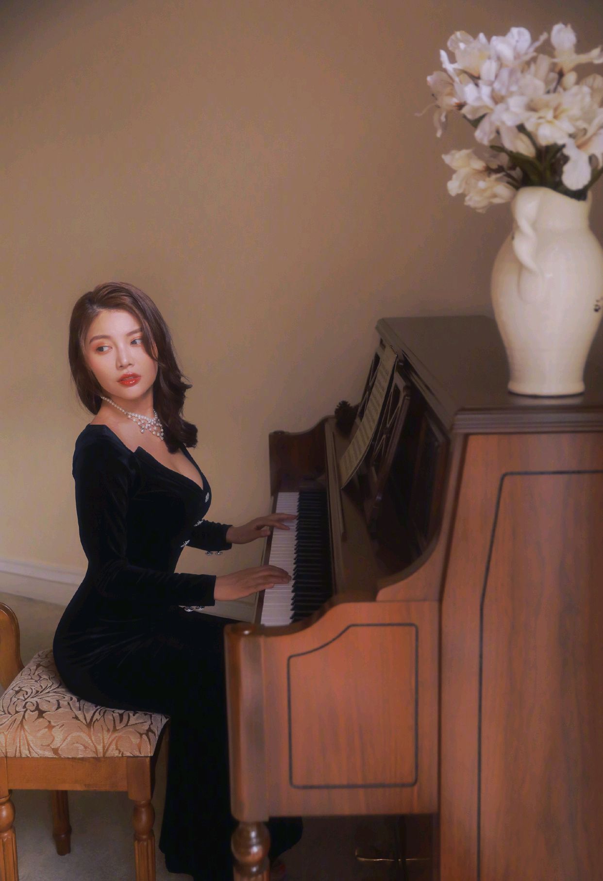 徐冬冬阔腿裤,徐冬冬黑色紧身衣搭配