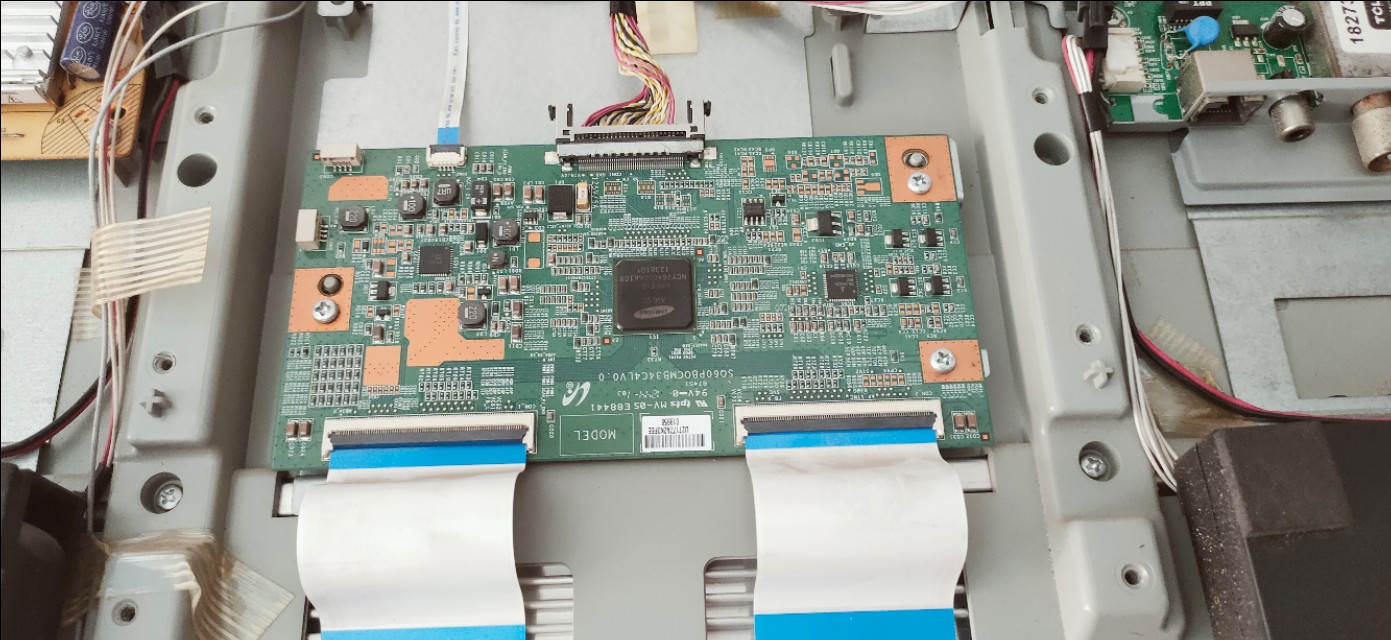 tcll55e电视拆机教程,tcl55v2液晶电视拆机教程