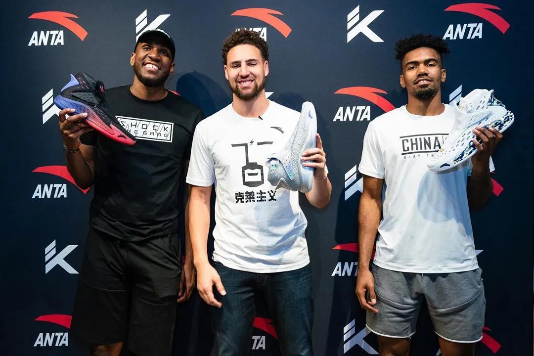 nba球员上脚安踏,nba球员上脚球鞋欧文4绿橙粉